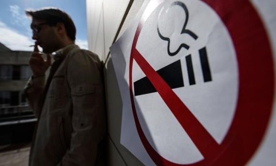 Закон: Курить на улицах запретят