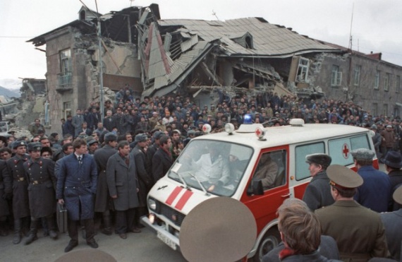 Общество: Землетрясение в Армении 1988 года