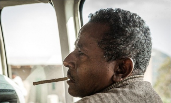 Интересное: Почему эфиопы ходят с палками во рту