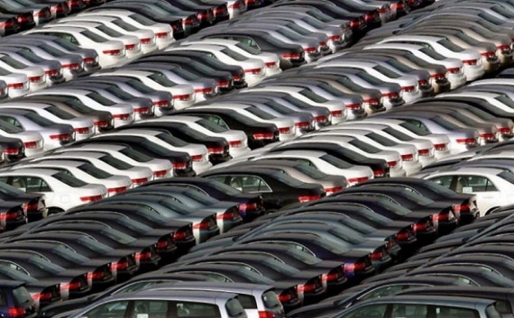 Экономика: Куда деваются непроданные машины