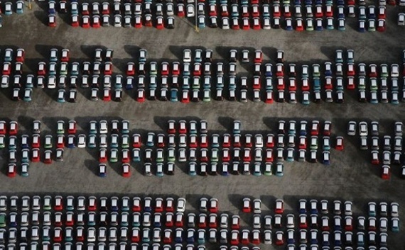 Экономика: Куда деваются непроданные машины