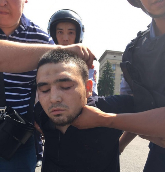 Проишествия: Нападение в Алматы на полицейских. Двое стражей порядка погибли