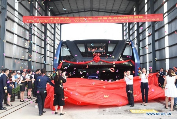 Интересное: Китайцы испытали надземный автобус