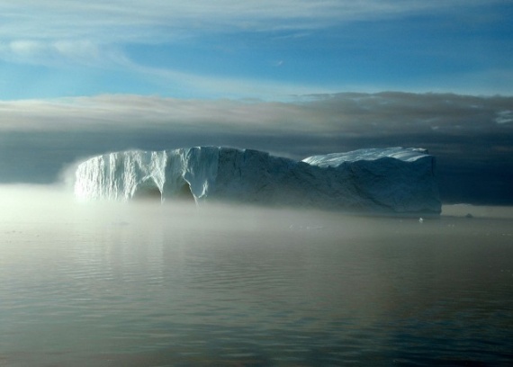 Природа: Айсберг в океане
