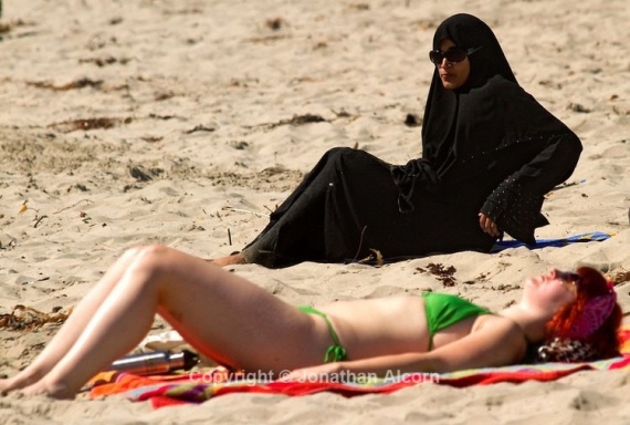 Проишествия: На корсиканском пляже поспорили о религии