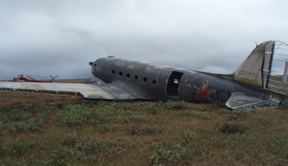 История: На обшивке самолета, рухнувшего 70 лет назад, нашли послания экипажа и пассажиров