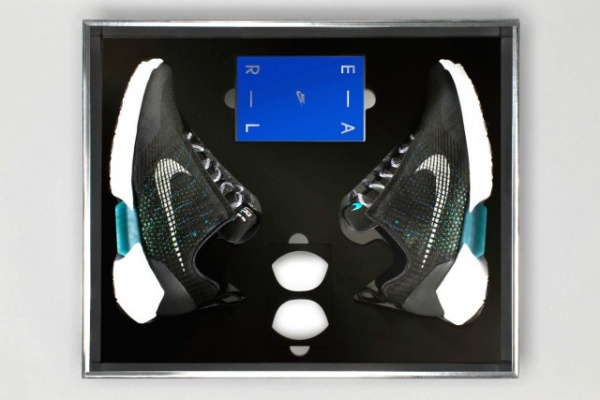 Интересное: Стартовали продажи самозашнуровывающихся кроссовок Nike