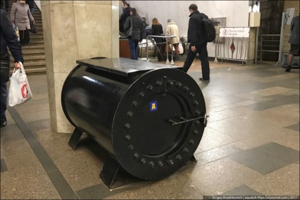 Интересное: Черные ящики в метро
