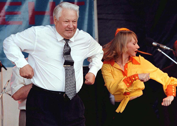 Общество: Ельцин: алкогольный позор России