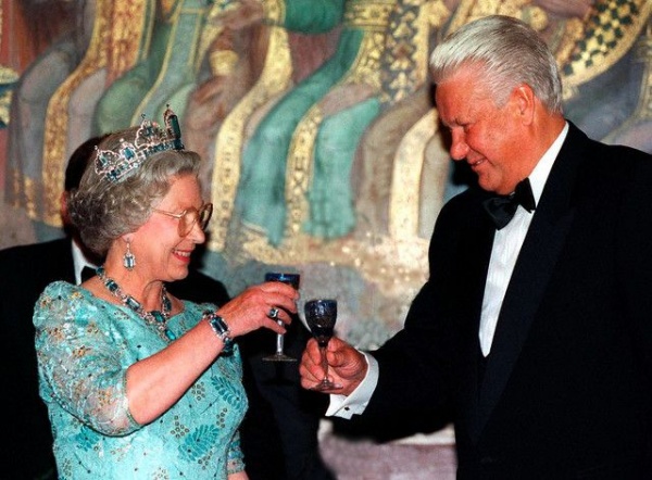 Общество: Ельцин: алкогольный позор России