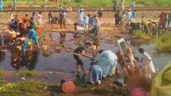 Происшествия: 123 человека погибли при взрыве нефтевоза в Пакистане