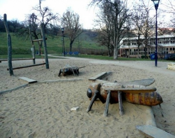 Безумный мир: Детские площадки. Треш и угар