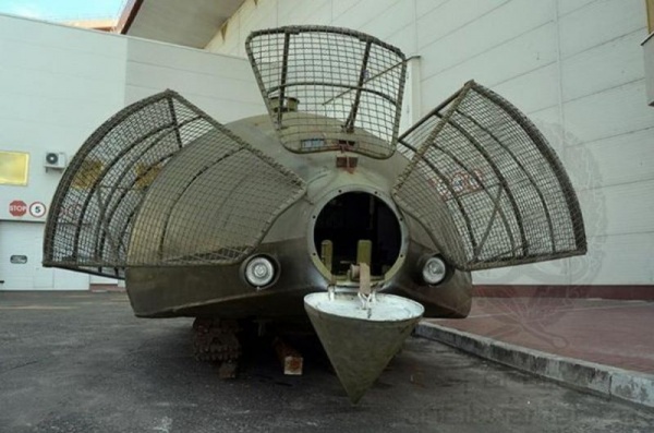 Безумный мир: Подводная лодка в степях Украины