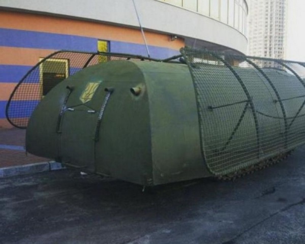 Безумный мир: Подводная лодка в степях Украины