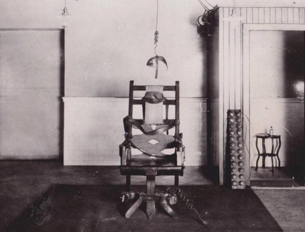 Интересное: Истории о людях, которые первыми «испытали на себе» популярные методы смертной казни
