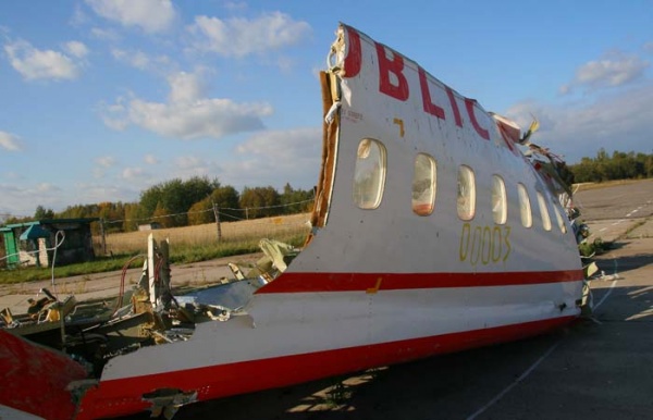 Безумный мир: Польша назвала взрыв на борту причиной крушения самолета Качиньского