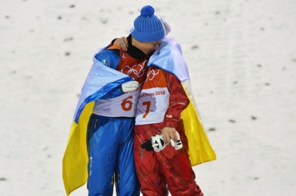 Спорт: Российский и украинский спортсмены обнялись на Олимпиаде в Пхёнчхане