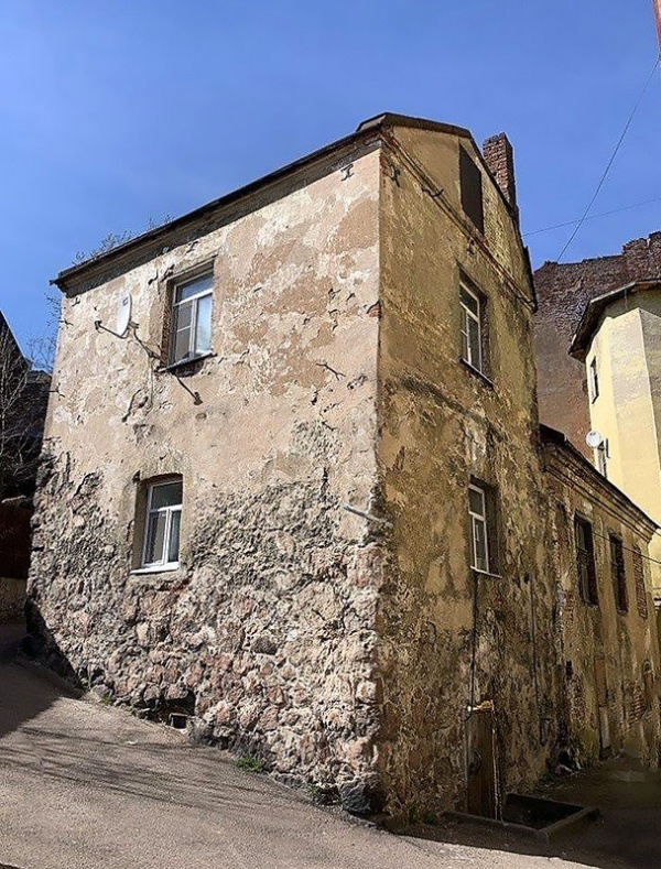 Интересное: Самый старый жилой дом в России