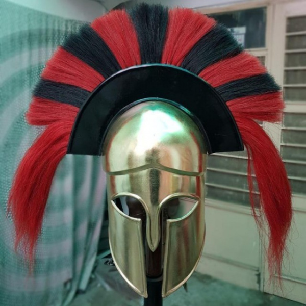 История: Зачем спартанцы носили гребни на своих шлемах