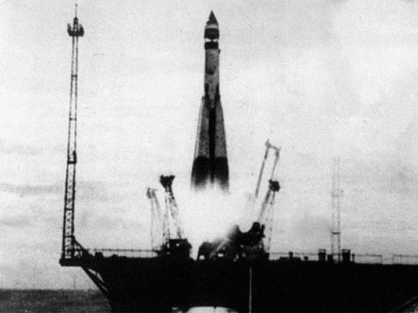 Даты: Начало космической эры: 4 октября 1957 года в космос был выведен первый в мире искусственный спутник Земли