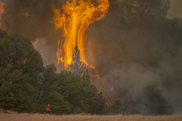 Картинки: Грозная красота калифорнийских пожаров