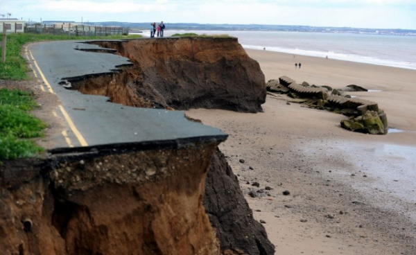 Природа: Британское побережье Холдернесс  размывает море