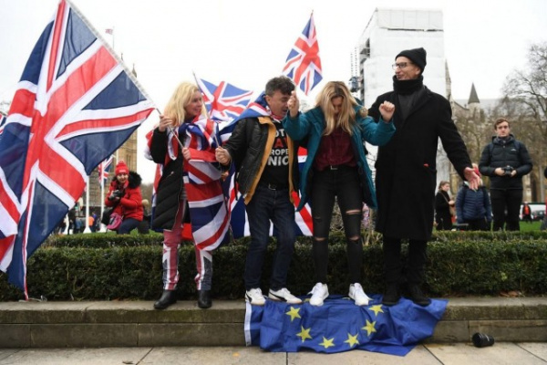 Страны: Британия отпраздновала выход из ЕС