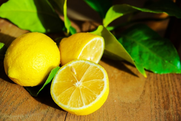 Полезные советы: Когда лучше воздержаться от лимона, имбиря, лука и чеснока