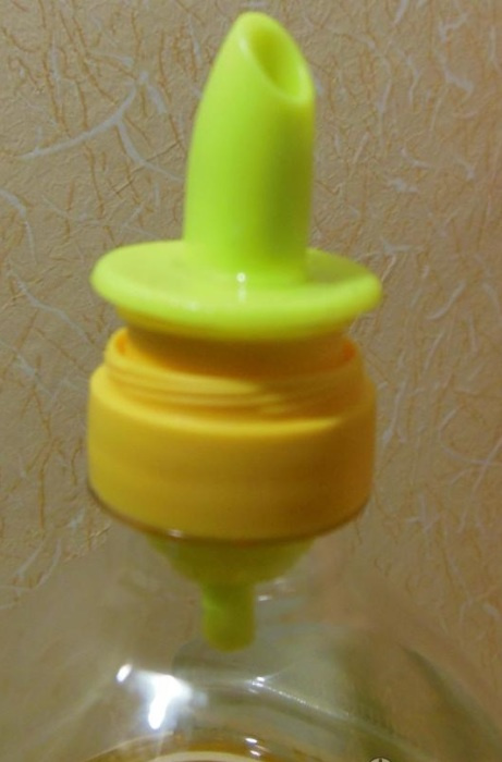 Интересное: Для чего горлышке бутылки подсолнечного масла прорези?