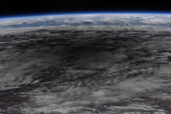 Интересное: Американский астронавт сфотографировал с МКС тень от кольцевого затмения