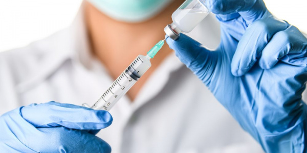 Коронавирус: Путин поручил начать масштабную вакцинацию от коронавируса