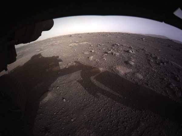 Интересное: Perseverance прислал первые цветные снимки, сделанные во время посадки на Марс