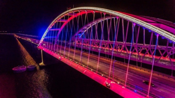Интересное: Новая подсветка Крымского моста