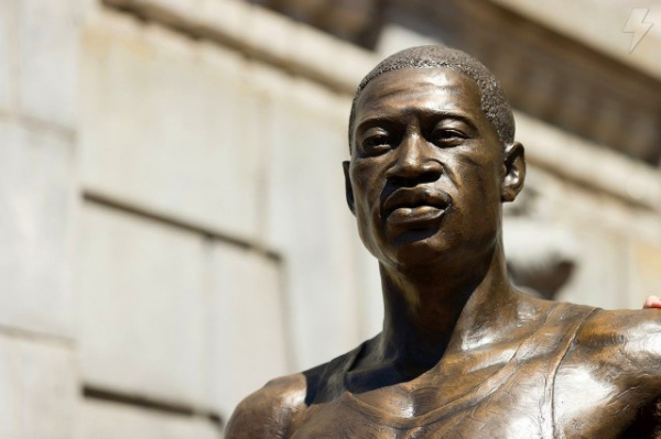 Безумный мир: В Америке поставили памятник Джорджу Флойду... Куда катится мир?