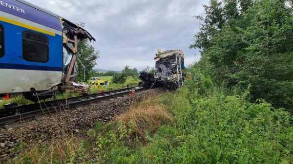 Происшествия: Два пассажирских поезда столкнулись у города Домажлице в Чехии