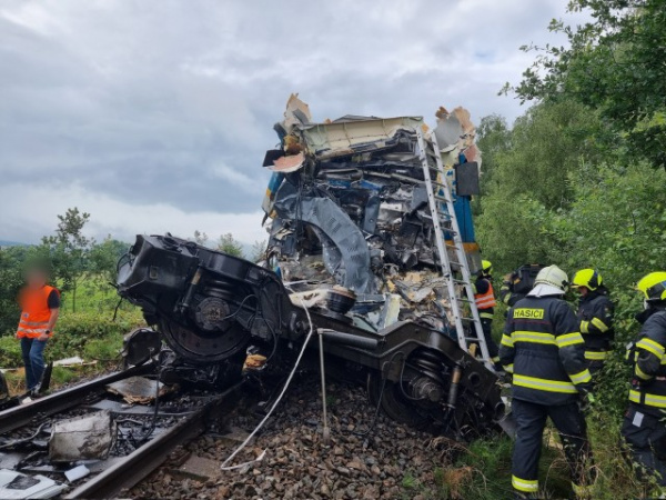 Происшествия: Два пассажирских поезда столкнулись у города Домажлице в Чехии