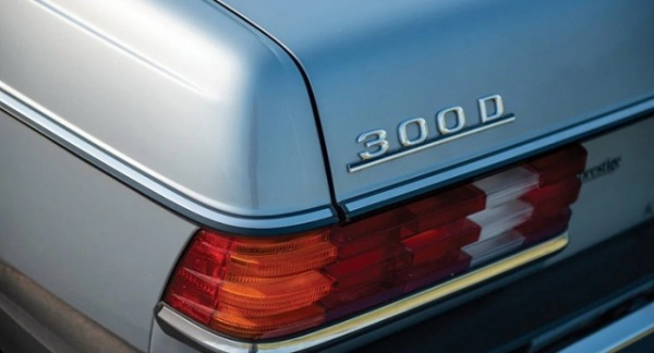 Интересное: Почему старые Mercedes-ы имели ребристые задние фонари?