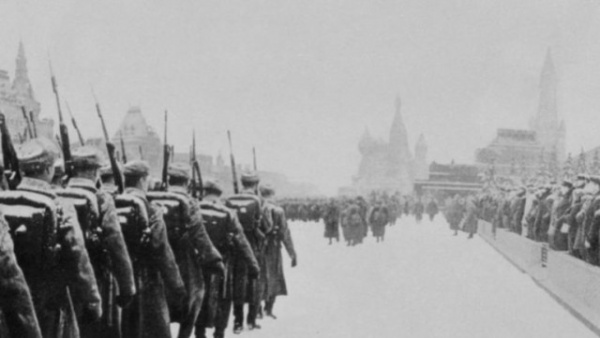 История: 7 ноября 1941 года в Москве прошел легендарный военный парад