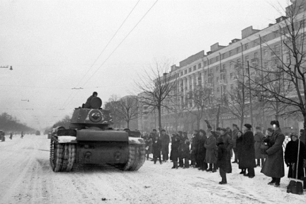 История: 7 ноября 1941 года в Москве прошел легендарный военный парад