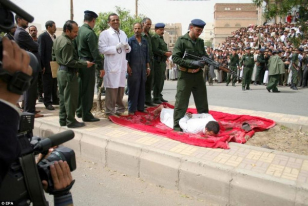 Право и закон: +18: Публичная казнь в Йемене  педофила в июле 2009 г.