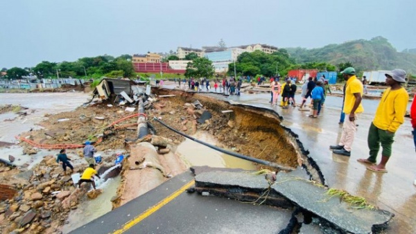 Происшествия: Сильнейшее наводнение в ЮАР