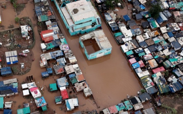 Происшествия: Сильнейшее наводнение в ЮАР