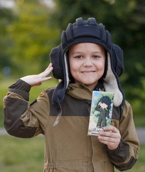 Интересное: Встречающий российских военных мальчик Лёша из Белгорода появился на этикетке шоколада *Алёшка*