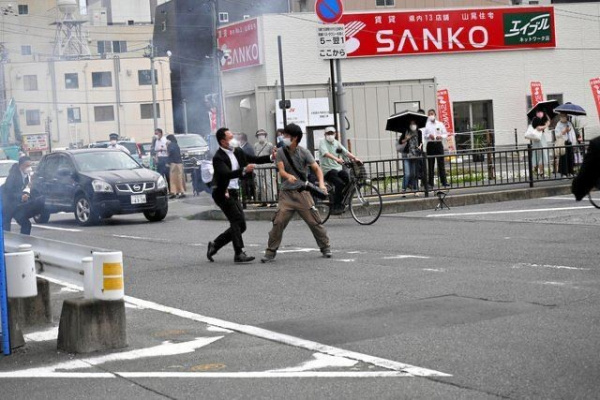 Происшествия: Бывший премьер-министр Японии Синдзо Абэ был ранен в пятницу во время выступления в городе Нара