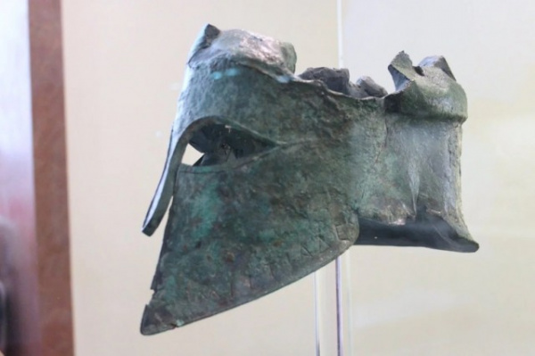 История: Древний бронзовый шлем из Олимпии