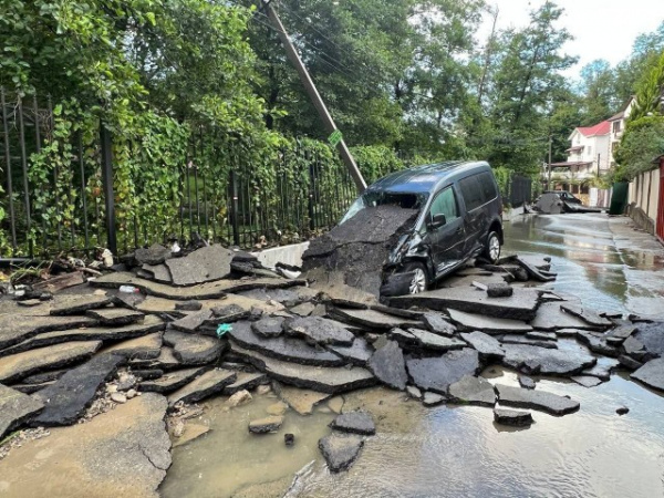 Происшествия: Сочинские улицы после потопа