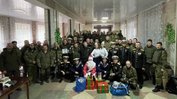 Спецоперация: Артисты ансамбля Краснознамённого Северного флота передали бойцам СВО новогодние подарки