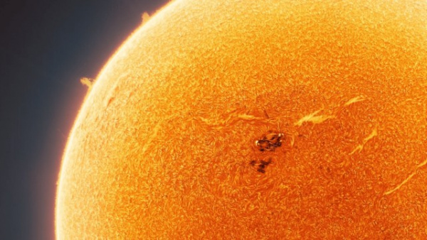 Интересное: МКС на фоне Солнца