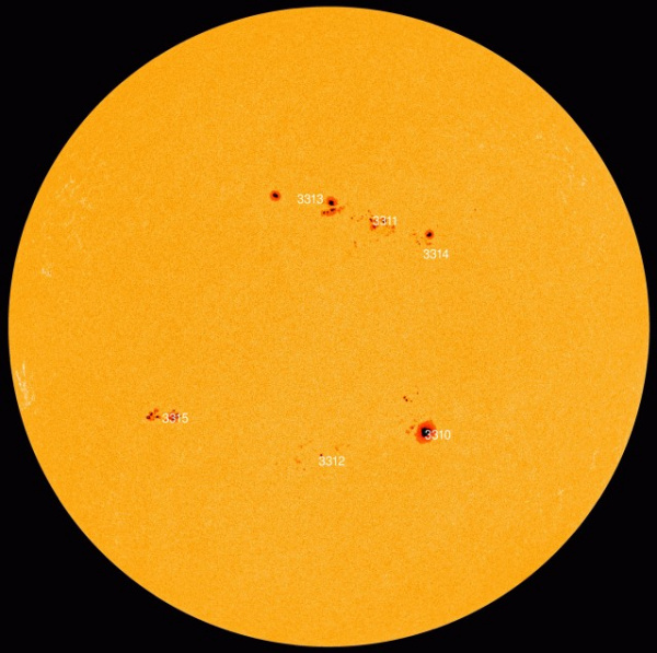 Интересное: На Солнце появилось огромное пятно, которое видно без телескопа