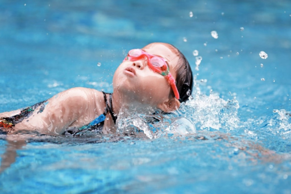 Адлер: В Сочи открыли запись детей на бесплатную программу обучения плаванию
